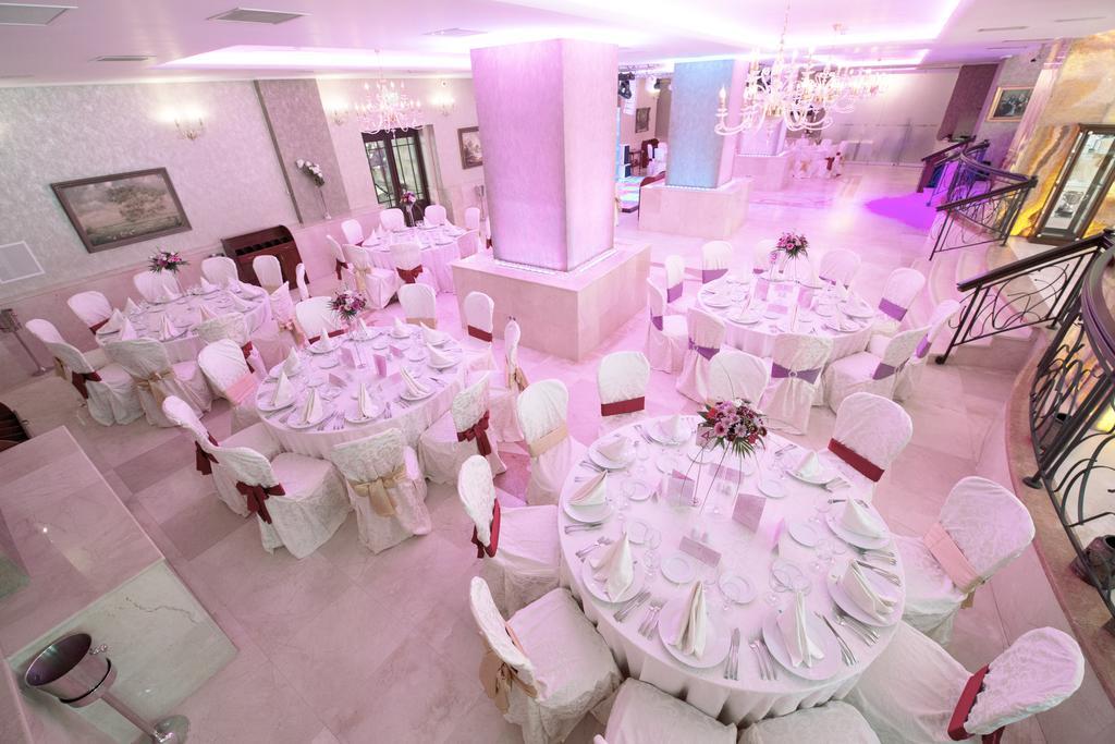 Premier Palace Spa Hotel Bukarest Kültér fotó The interior of the restaurant
