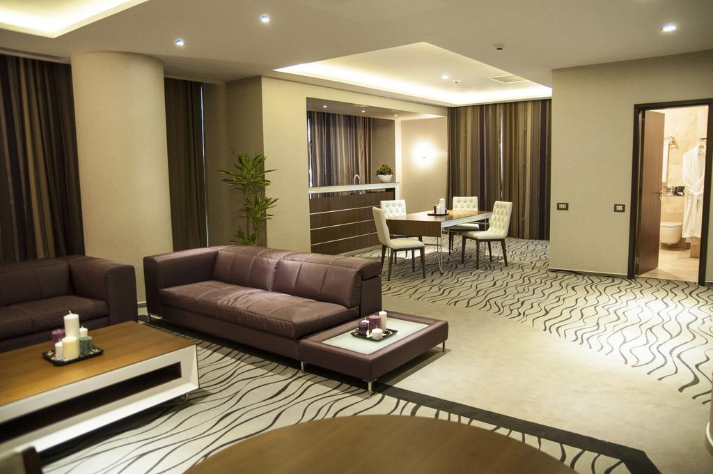 Premier Palace Spa Hotel Bukarest Kültér fotó A suite at the hotel