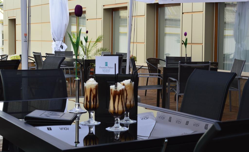 Premier Palace Spa Hotel Bukarest Kültér fotó A coffee table