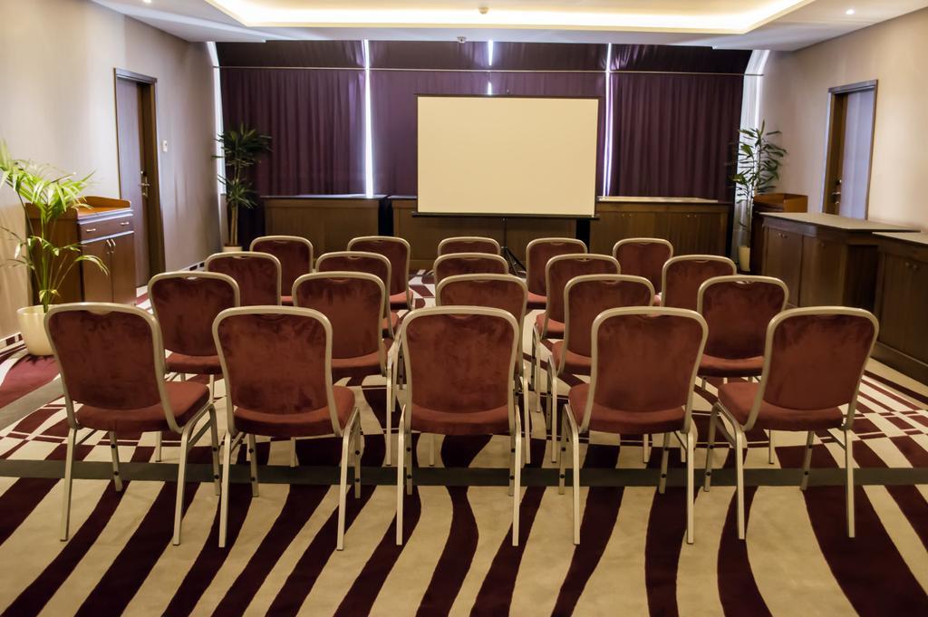 Premier Palace Spa Hotel Bukarest Kültér fotó A typical meeting room