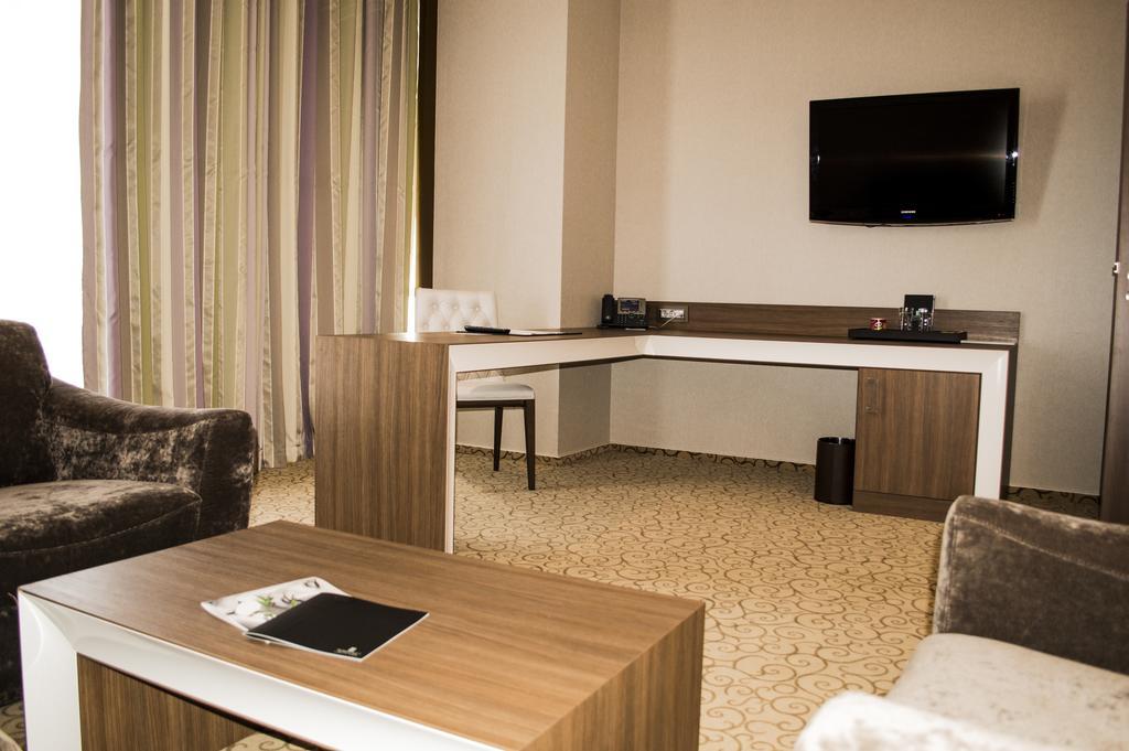 Premier Palace Spa Hotel Bukarest Kültér fotó A room at the hotel