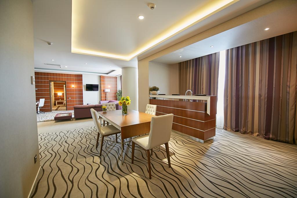 Premier Palace Spa Hotel Bukarest Kültér fotó A suite at the hotel